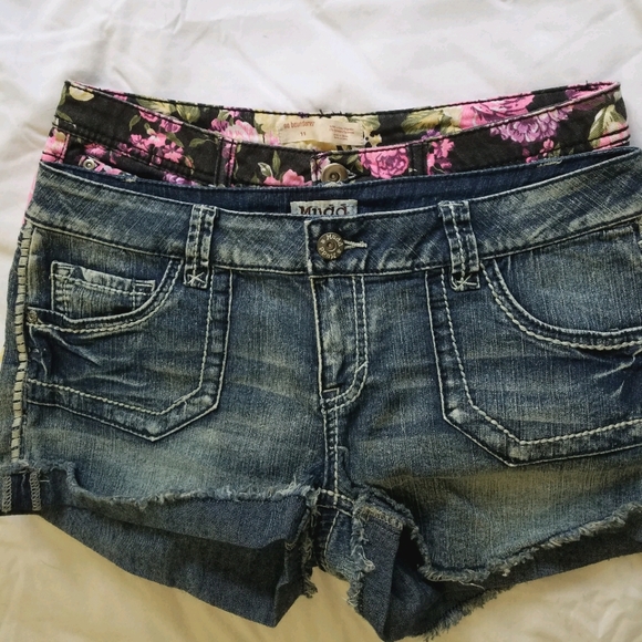 Mudd & No Boundaries Pants - Two pairs of shorts